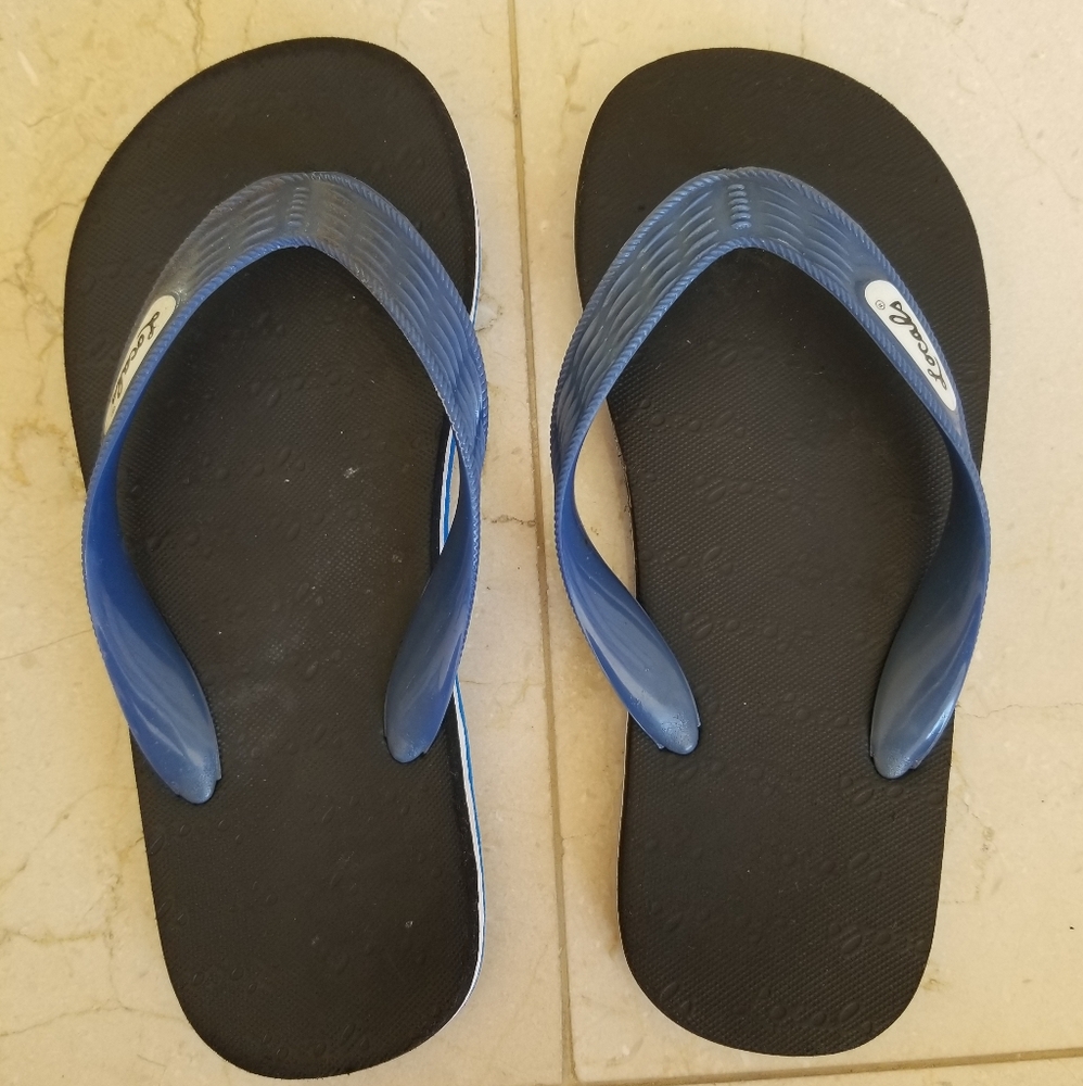 Pre-owned Locals flip-flop. 9" length